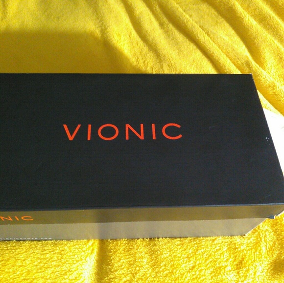 vionic red shoes